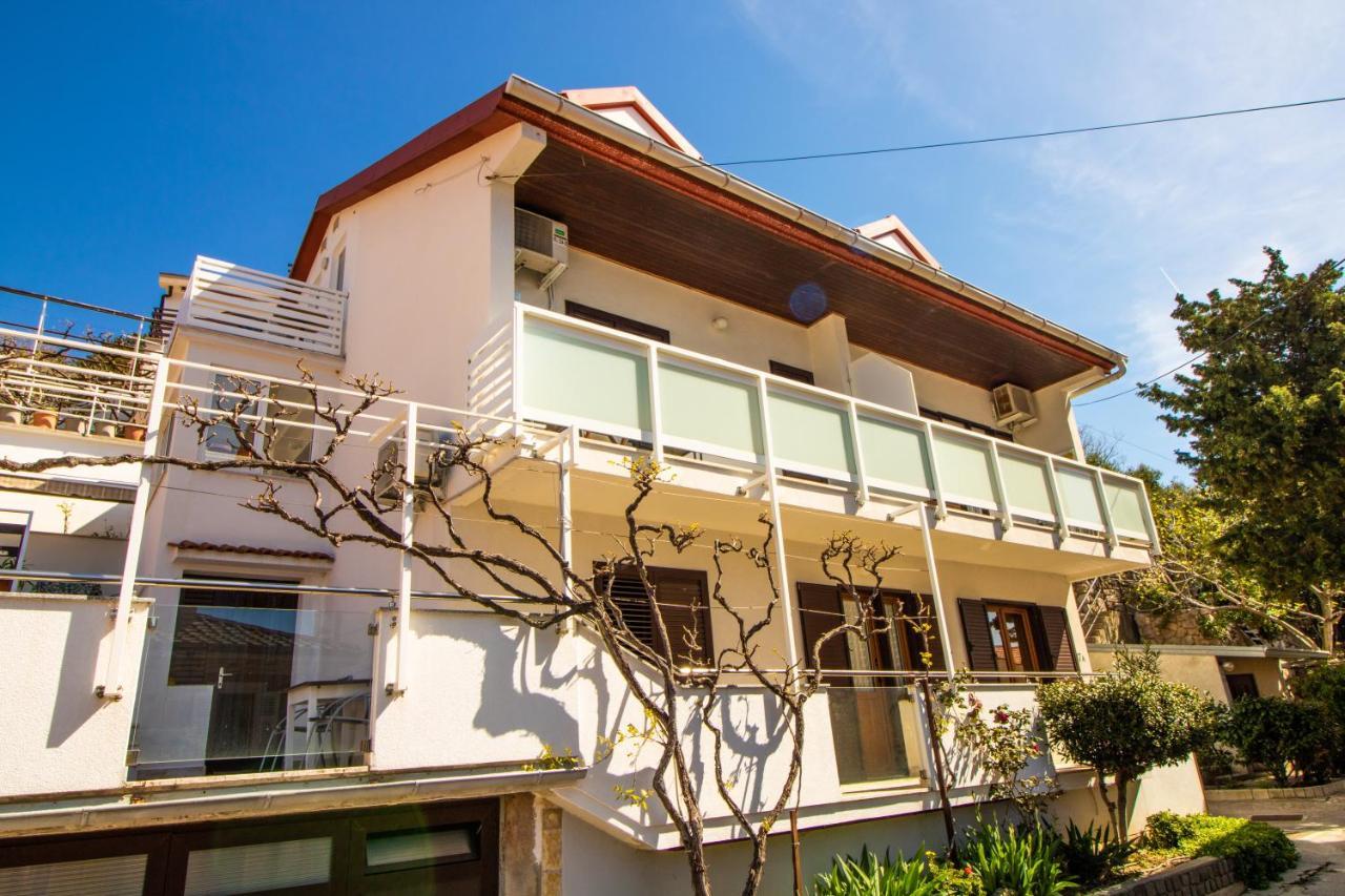 Apartment Mario With Terrace And Sea View Башка Экстерьер фото