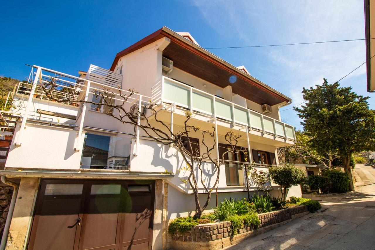 Apartment Mario With Terrace And Sea View Башка Экстерьер фото